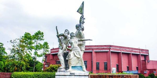 বাকৃবি শিক্ষার্থীকে ছুরিকাঘাতের চেষ্টা দোকানির, প্রতিবাদে বিক্ষোভ